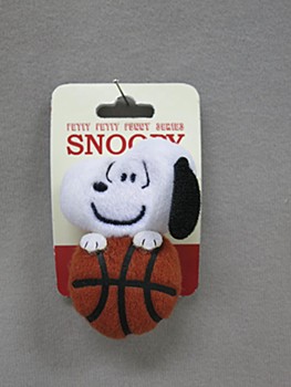 スヌーピー ぬいぐるみバッジ バスケ ("PEANUTS" Snoopy Plush Badge Basketball)